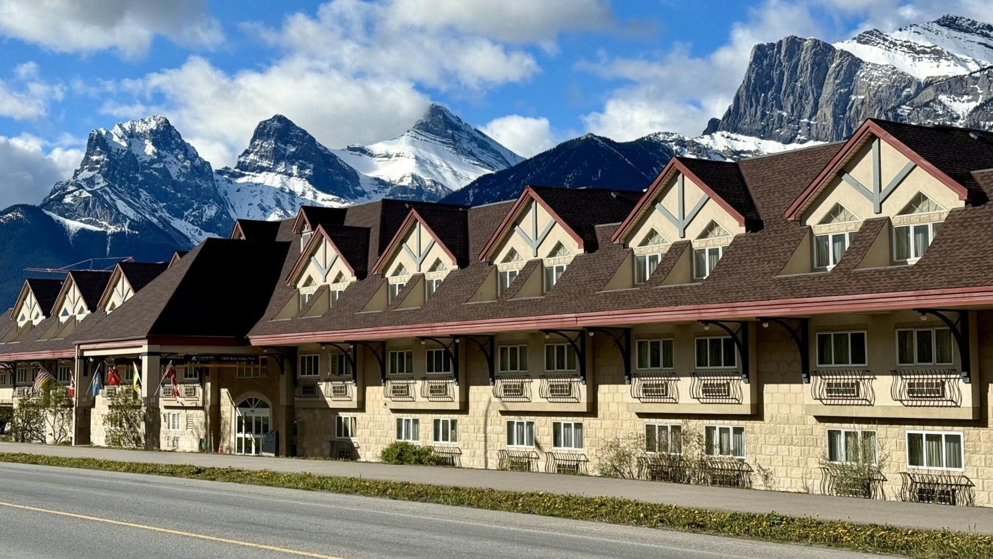 Canmore Inn & Suites Exteriör bild